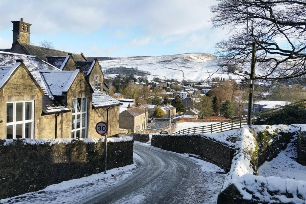 Charming, Wonderfully Cosy One Bedroom Apartment Giggleswick Exterior photo